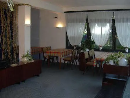 Elfi Konukevi